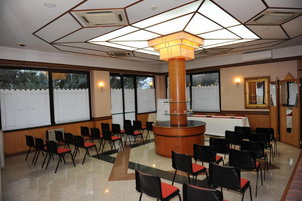 Hotel Svevia Altamura Bagian luar foto