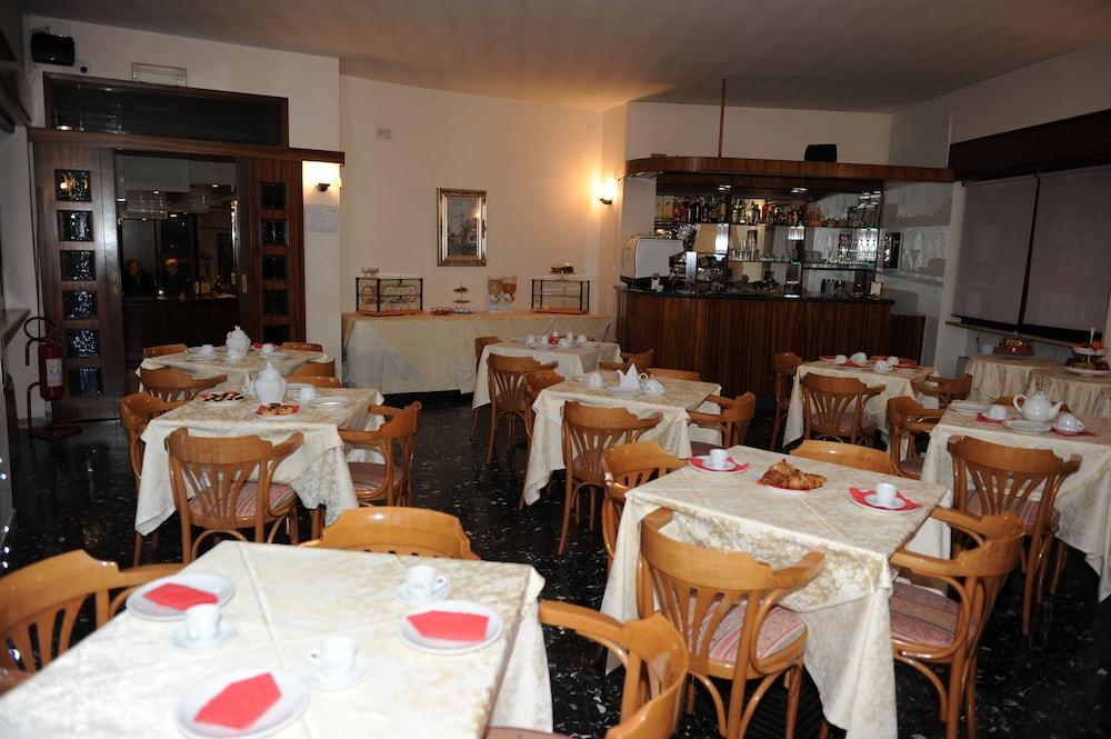 Hotel Svevia Altamura Bagian luar foto