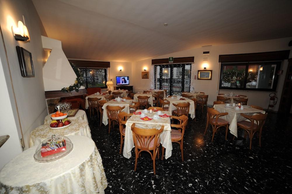 Hotel Svevia Altamura Bagian luar foto